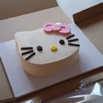 White Hello Kitty face shaped character cake.