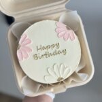 Daisy bento cake Sweet Bakeistan Karachi.