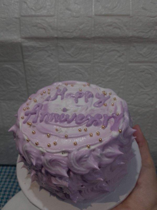 Elegant anniversary cake custom design Karachi home baker