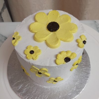 Pastel yellow rose floral cake home baker Gulshan-e-Iqbal Karachi